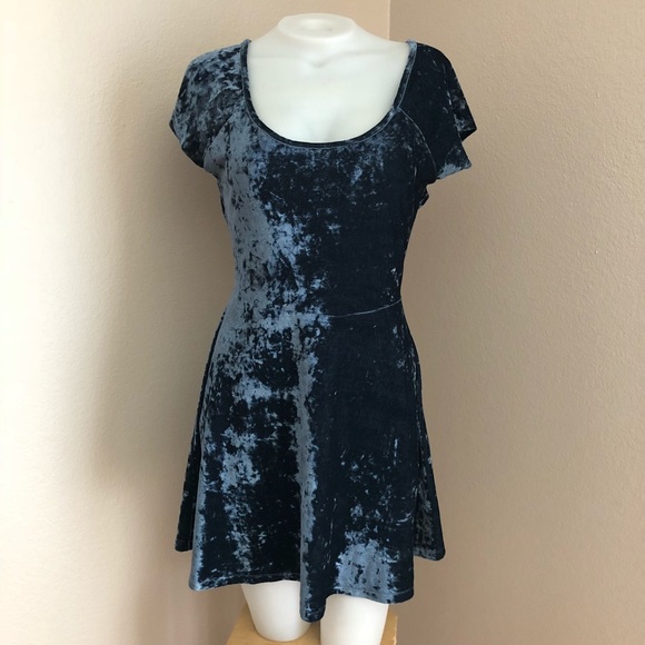 Dresses & Skirts - ✨3 for $30✨ Crushed Velvet Open Back Dress